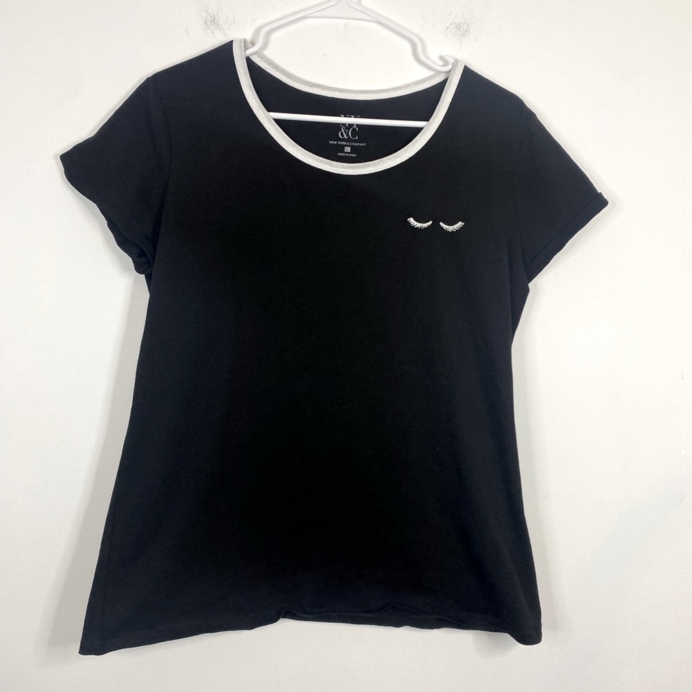 NEW YORK & COMPANY Black Short Sleeve Tee Shirt with White Eyelash Embroidery
